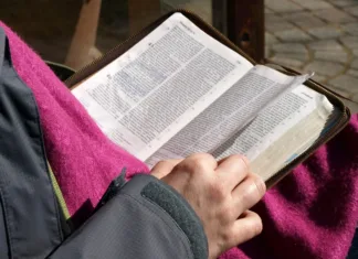 10 reasons to completely trust the Bible